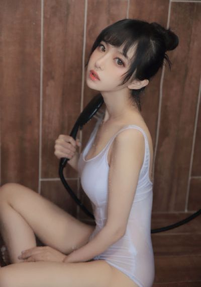 伦理年轻的母亲